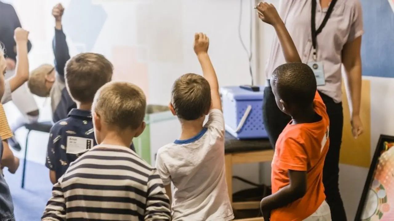 Alumnos en una escuela. / Nicole Honeywill. / Unsplash