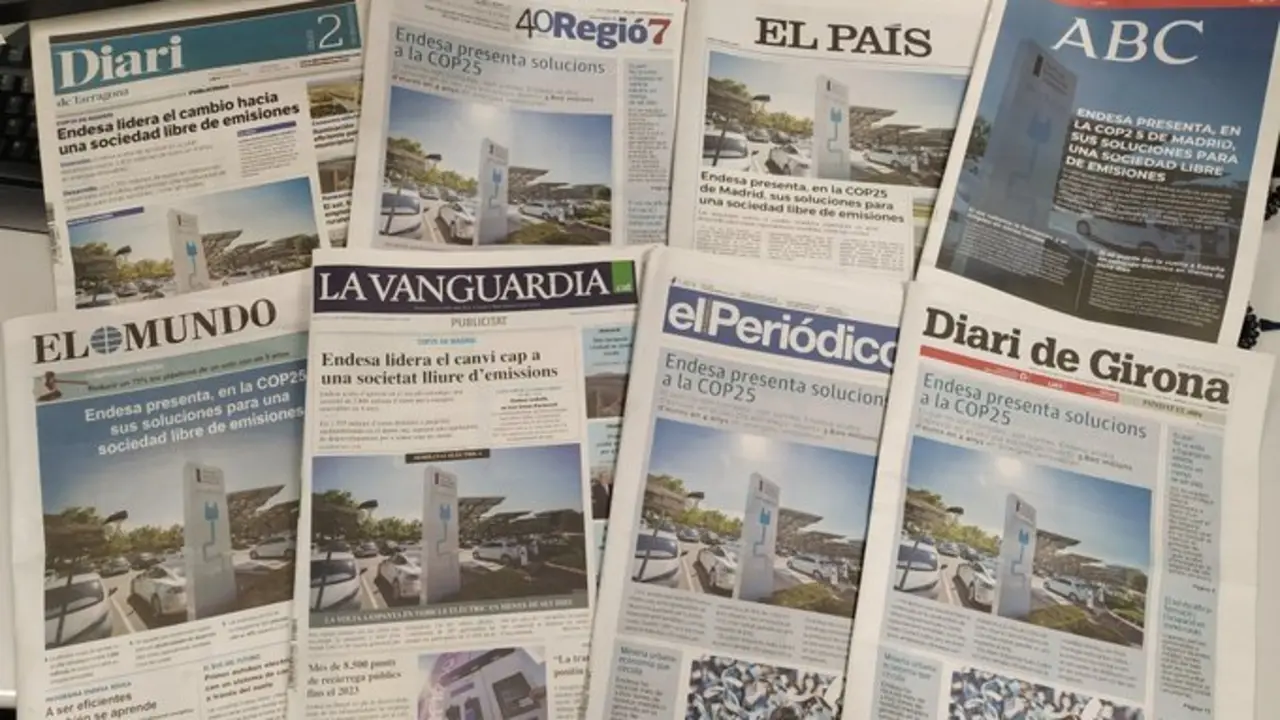 Primeras p&aacute;ginas de la prensa impresa. / @XaviRossinyol.