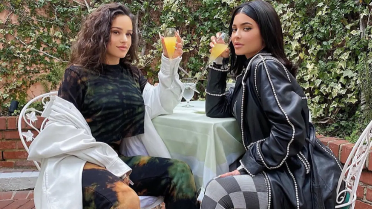 Rosal&iacute;a, cantante; y Kylie Jenner, personalidad de televisi&oacute;n y empresaria. Instagram.