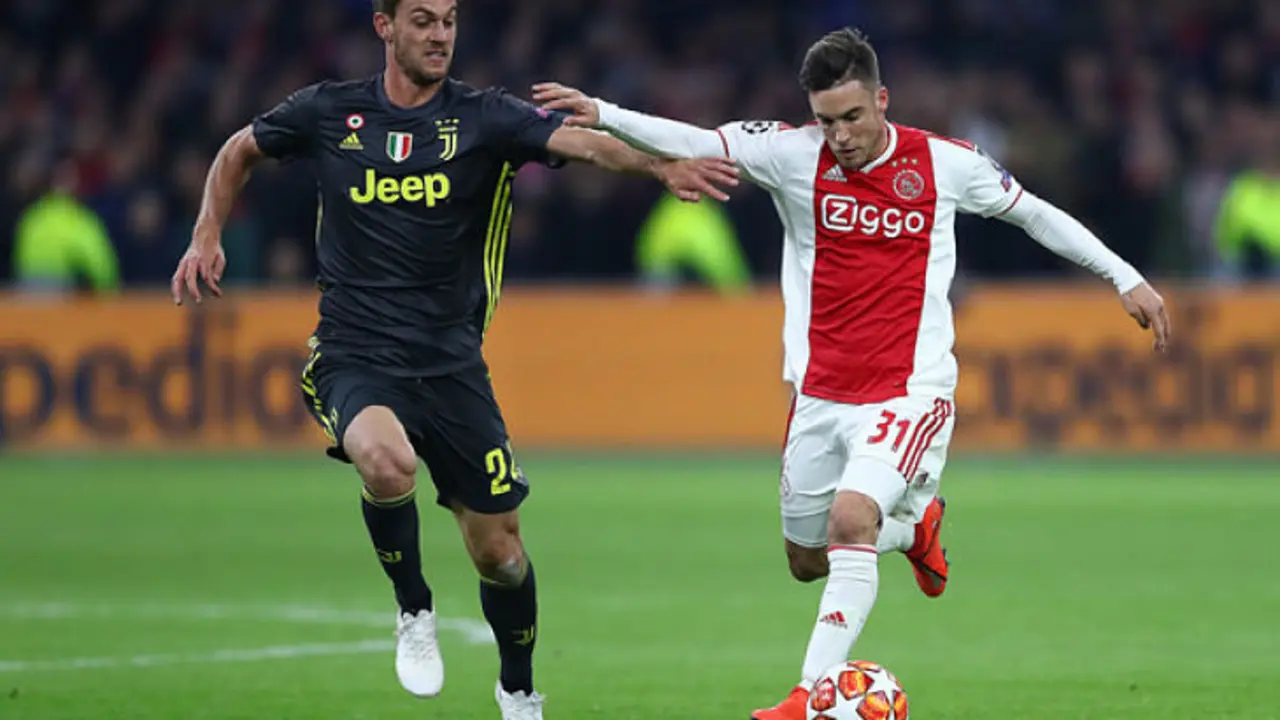 Nicol&aacute;s Tagliafico (a la derecha), jugador del Ajax_opt
