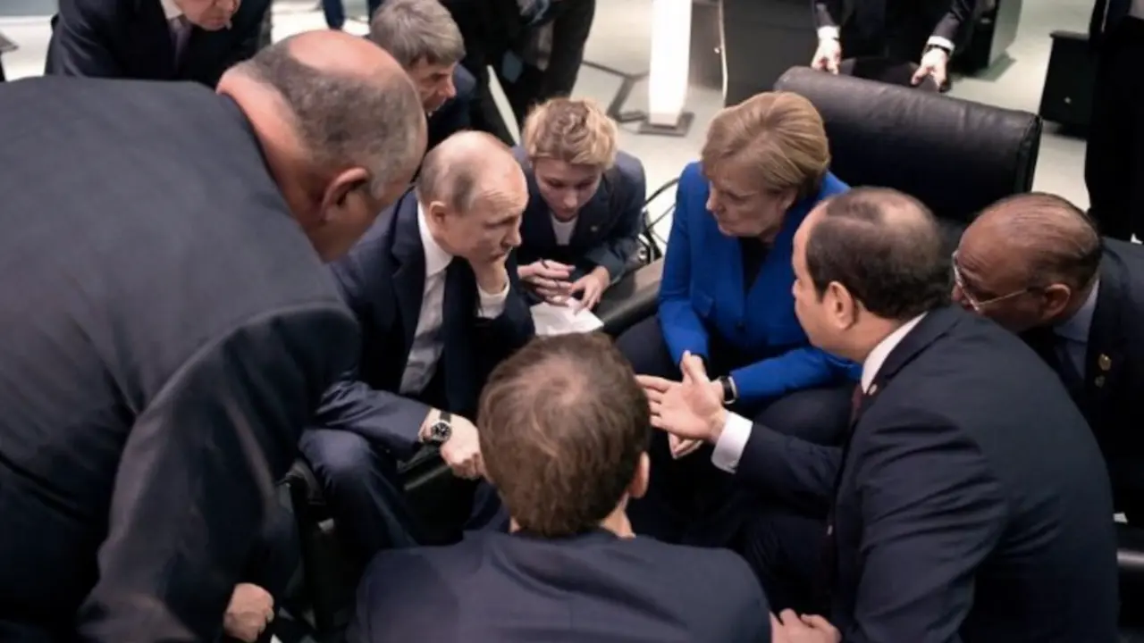 Merkel, Putin y otros líderes mundiales en la cumbre sobre Libia. / TW