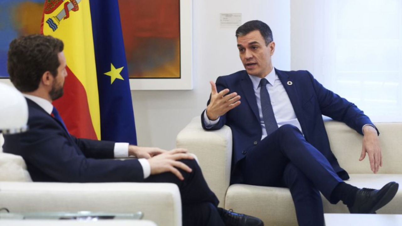 Pablo Casado y Pedro S&aacute;nchez. / RR SS