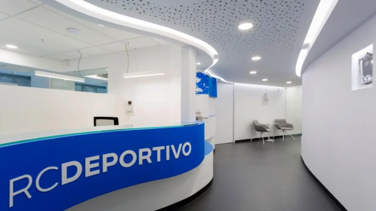 Sede del Deportivo de La Coruña en la plaza de Pontevedra. / RCD