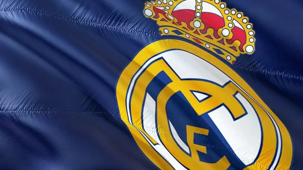 Bandera con el escudo del Real Madrid. / Pixabay
