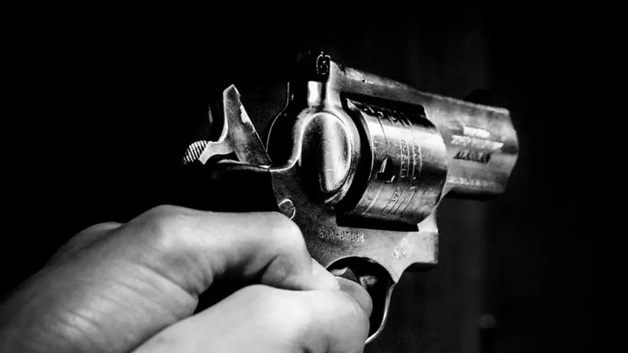 Un individuo apuntando con una pistola. / Pixabay
