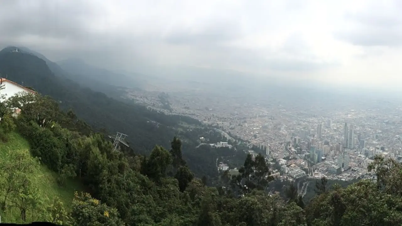 Vistas de Bogotá desde el cerro oriental de Monserrate. / Manuel Caruncho
