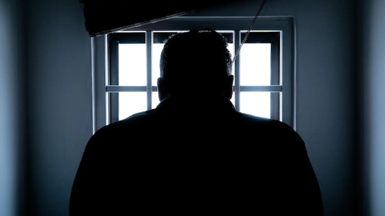 Hombre en prisión. / Pexels