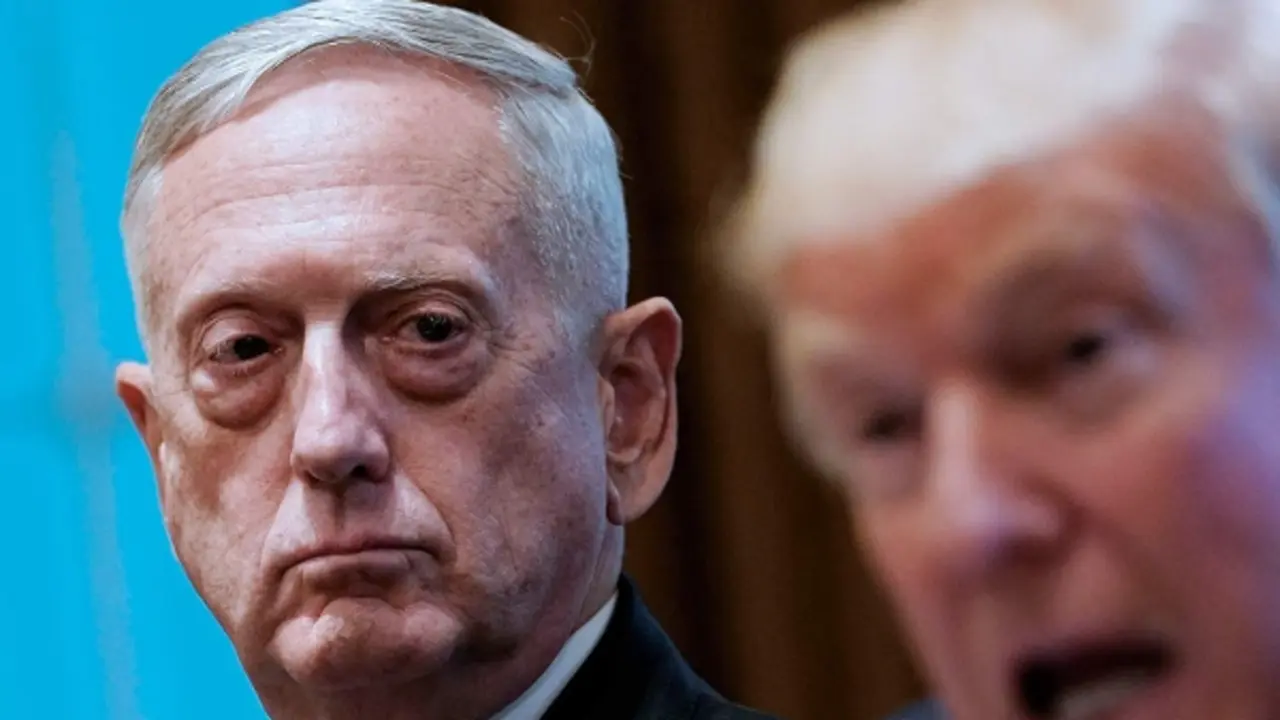 Portada del libro Holding the Line_ Inside Trump's Pentagon with Secretary Mattis. Amazon.com.