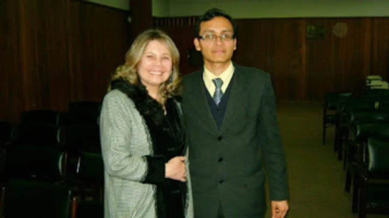 Mar&iacute;a del Pilar Tello y Renatto Bautista Rojas, en el antiguo auditorio de la Facultad de Derecho y Ciencia Pol&iacute;tica de la Universidad Nacional Federico Villarreal (UNFV)