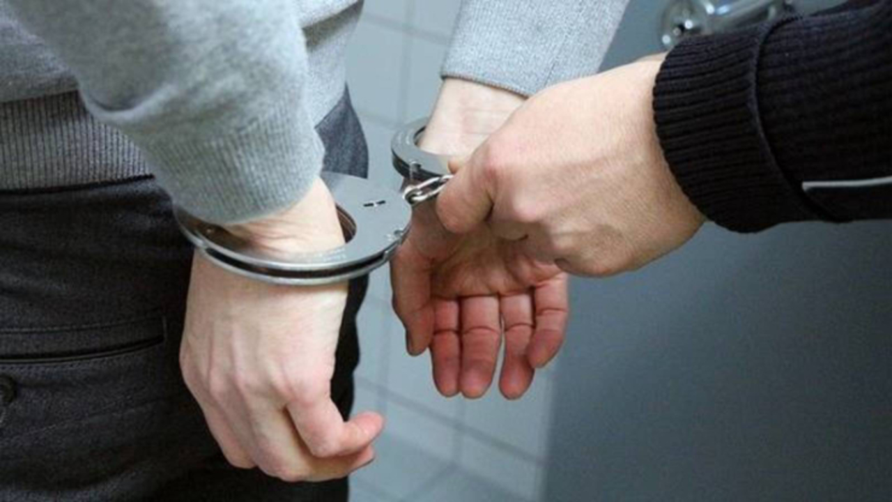 Hombre preso por la Polic&iacute;a. / Pixabay