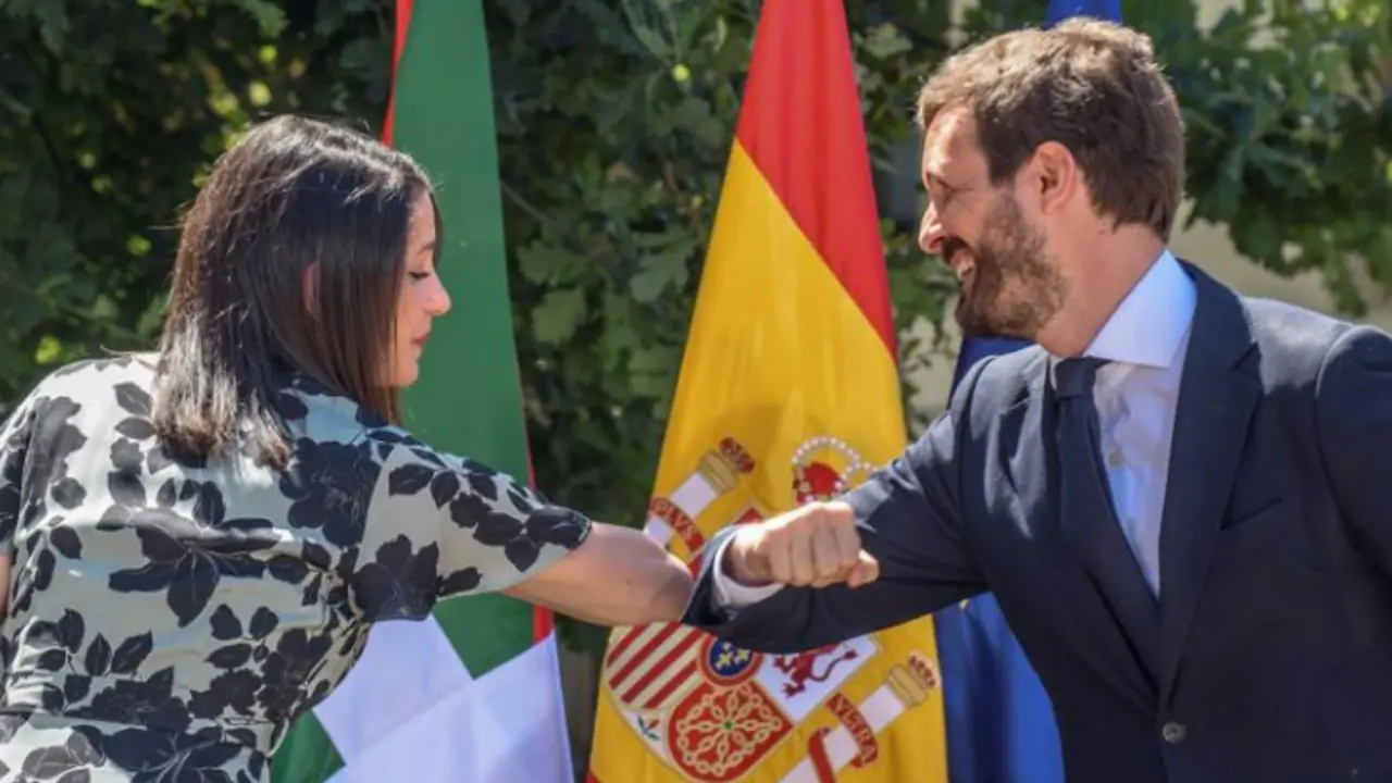 In&eacute;s Arrimadas, l&iacute;der de Ciudadanos; y Pablo Casado, l&iacute;der del PP. RR SS.