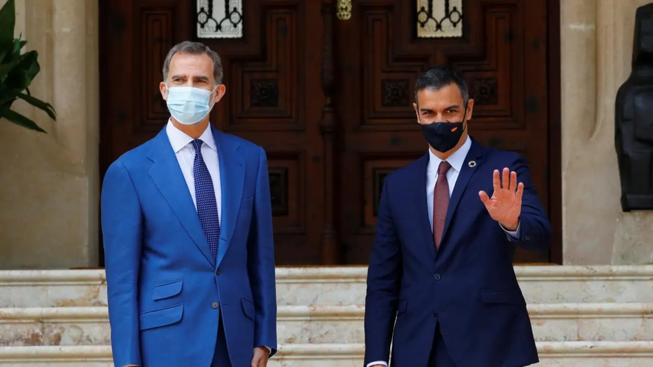 El rey Felipe y Pedro S&aacute;nchez, presidente del Gobierno. / @Lamoncloa