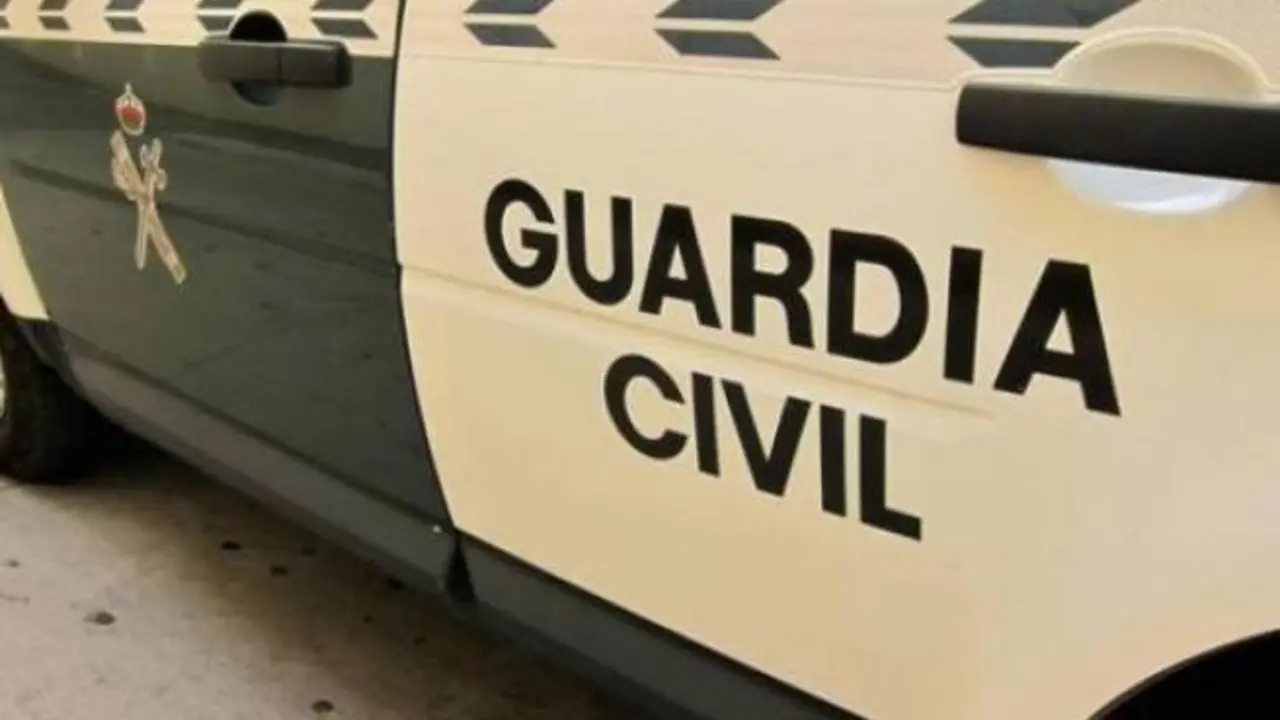 Un veh&iacute;culo de la Guardia Civil. / RR SS