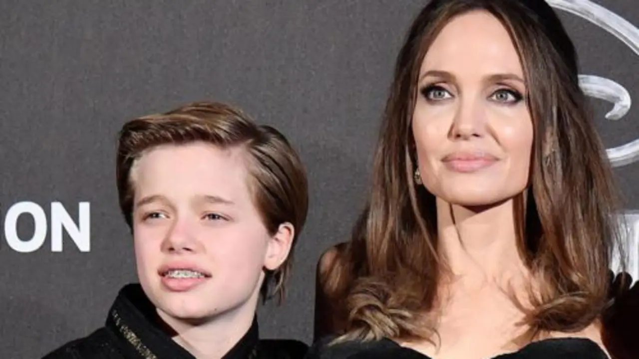 Shiloh Pitt y Angelina Jolie. / E