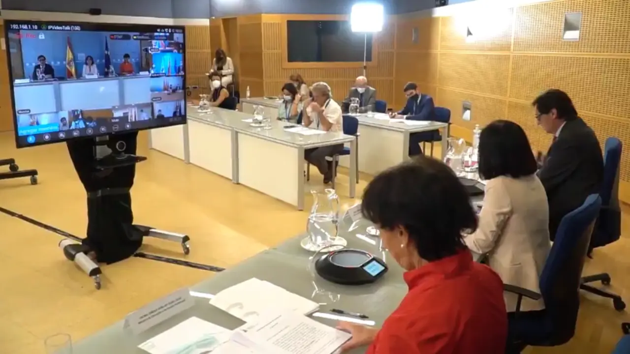 Ministros de Gobierno con representantes de las autonom&iacute;as. / @desdelamoncloa