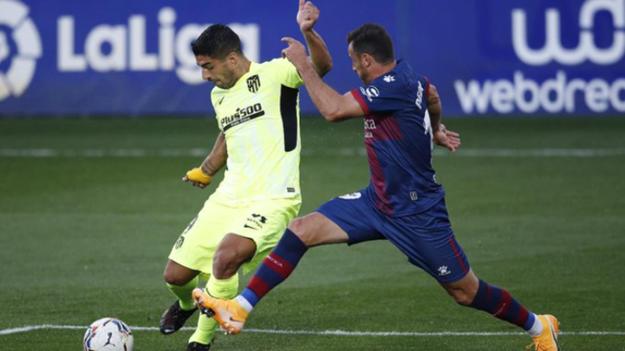 Luis Su&aacute;rez, futbolista, ante el Huesca. / RRSS.