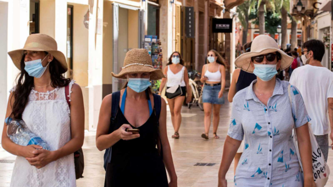 Mujeres caminando. / Pixabay