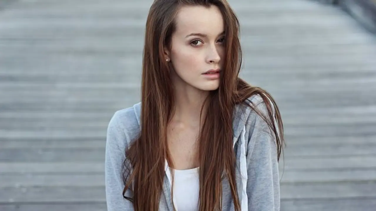 Mujer con cabello largo. / Pixabay