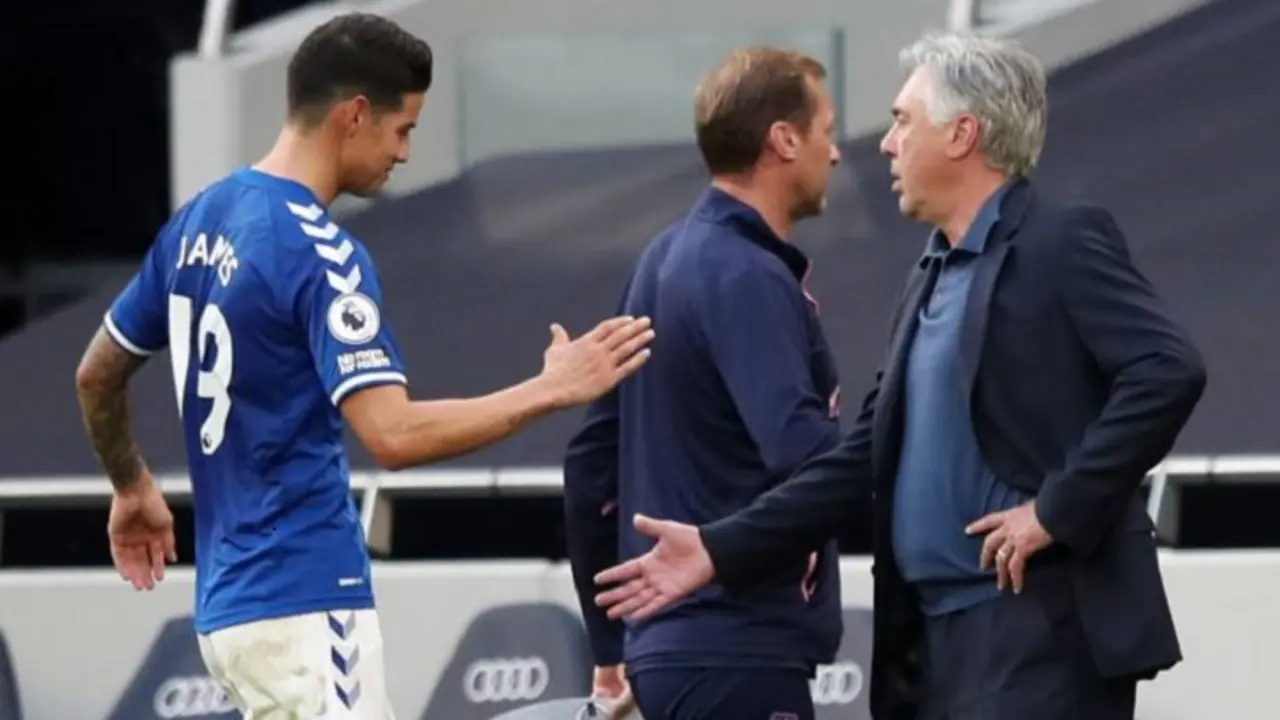 James Rodr&iacute;guez y su t&eacute;cnico Carlo Ancelotti. / Twitter