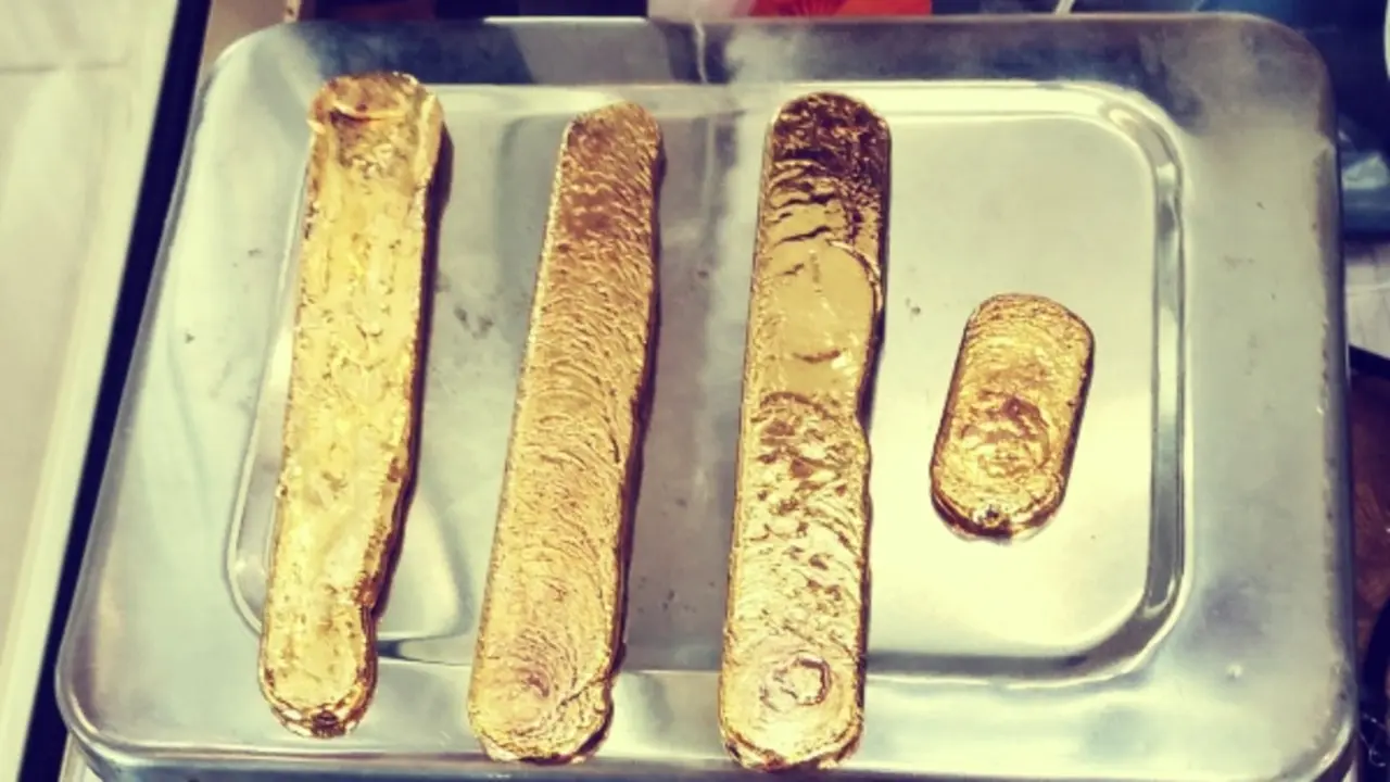 Oro confiscado al pasajero en India. Twitter @ccphqrskochi