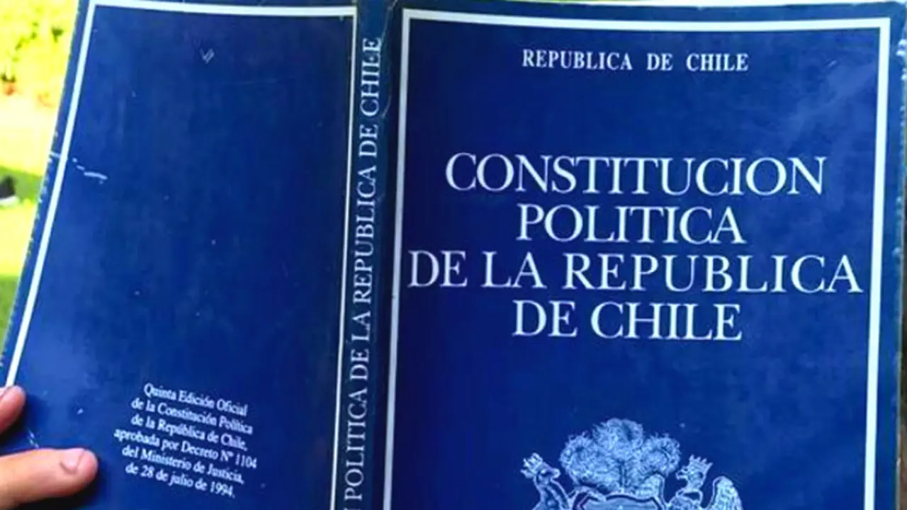 Constituci&oacute;n de Chile. RR SS (2)