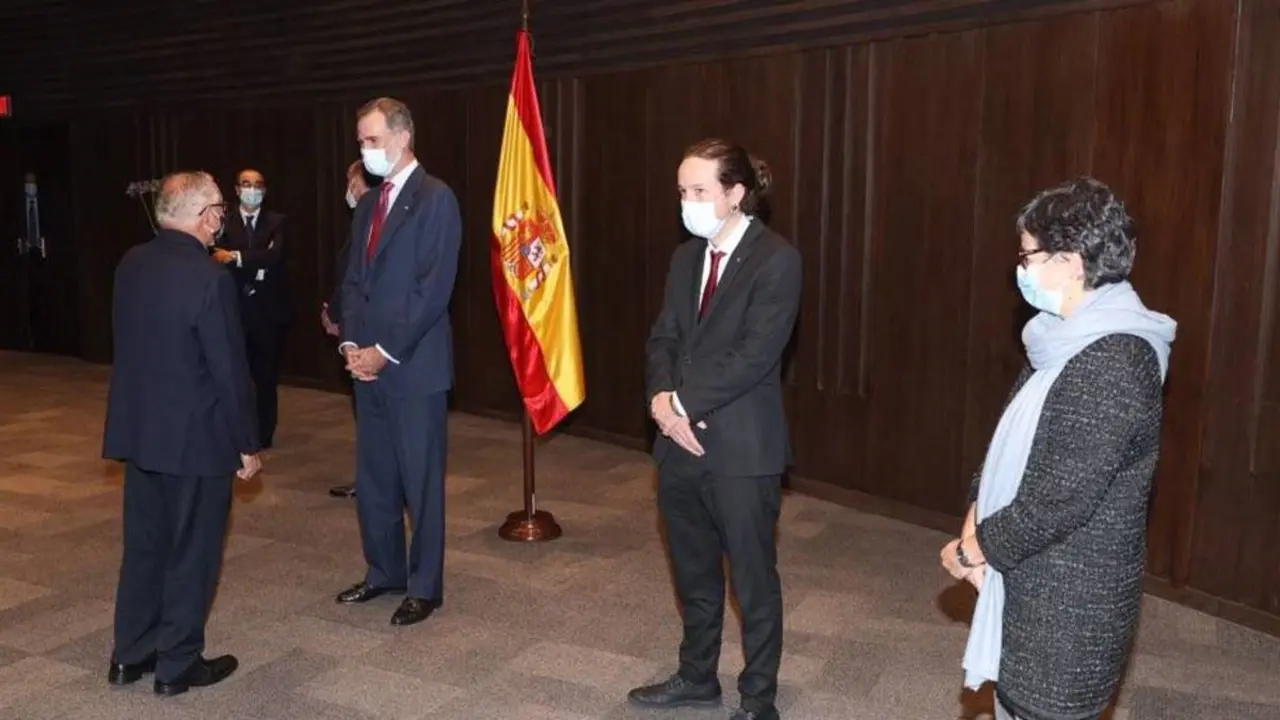 Felipe VI, Rey de Espa&ntilde;a, junto a Pablo Iglesias, vicepresidente segundo del Gobierno. / Mundiario