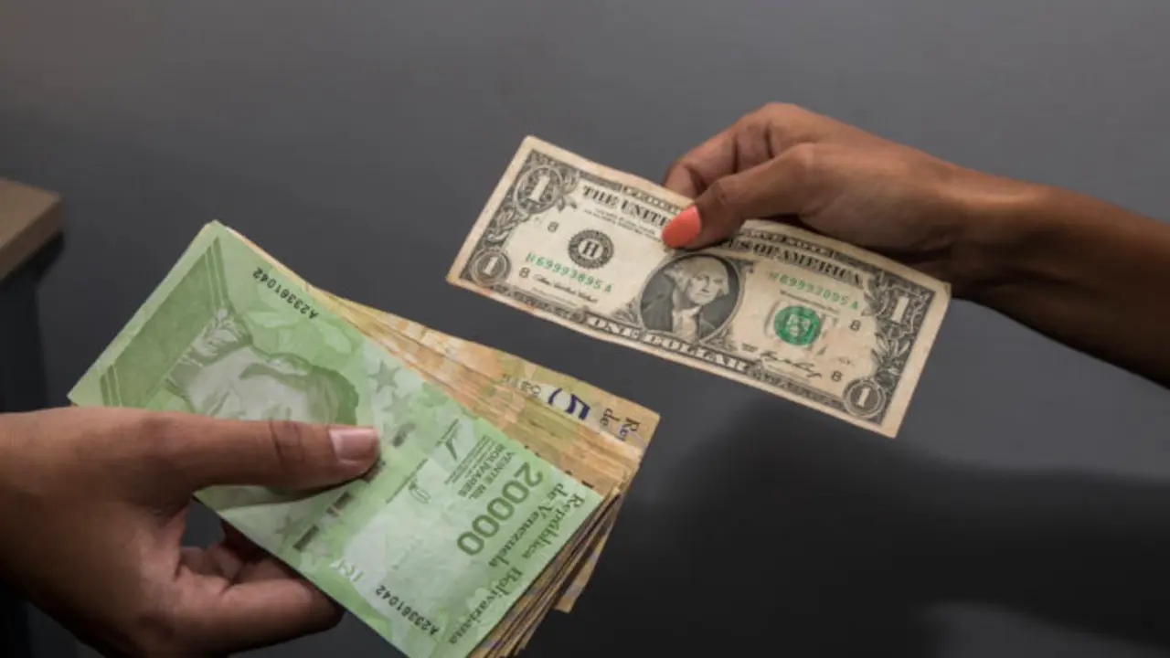 Dinero-0720-191003-19-696x464-1