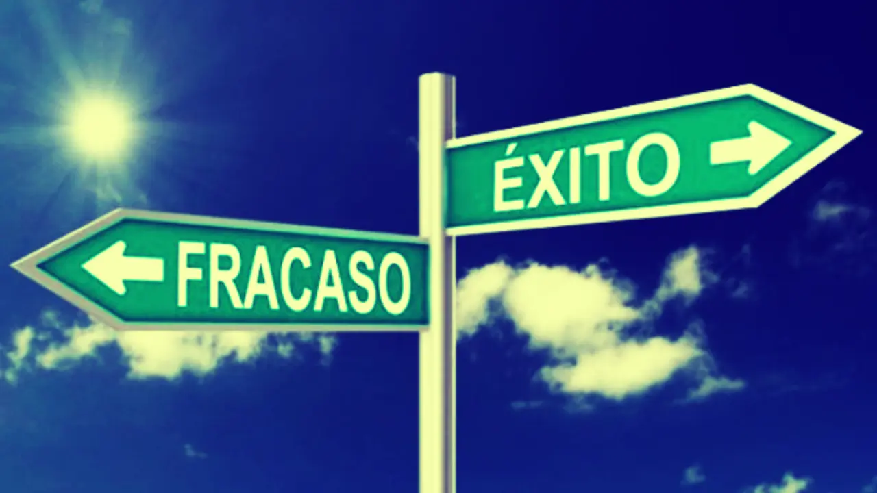 &Eacute;xito y fracaso. / RR SS.
