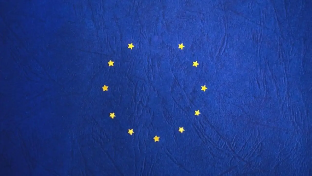 UE.