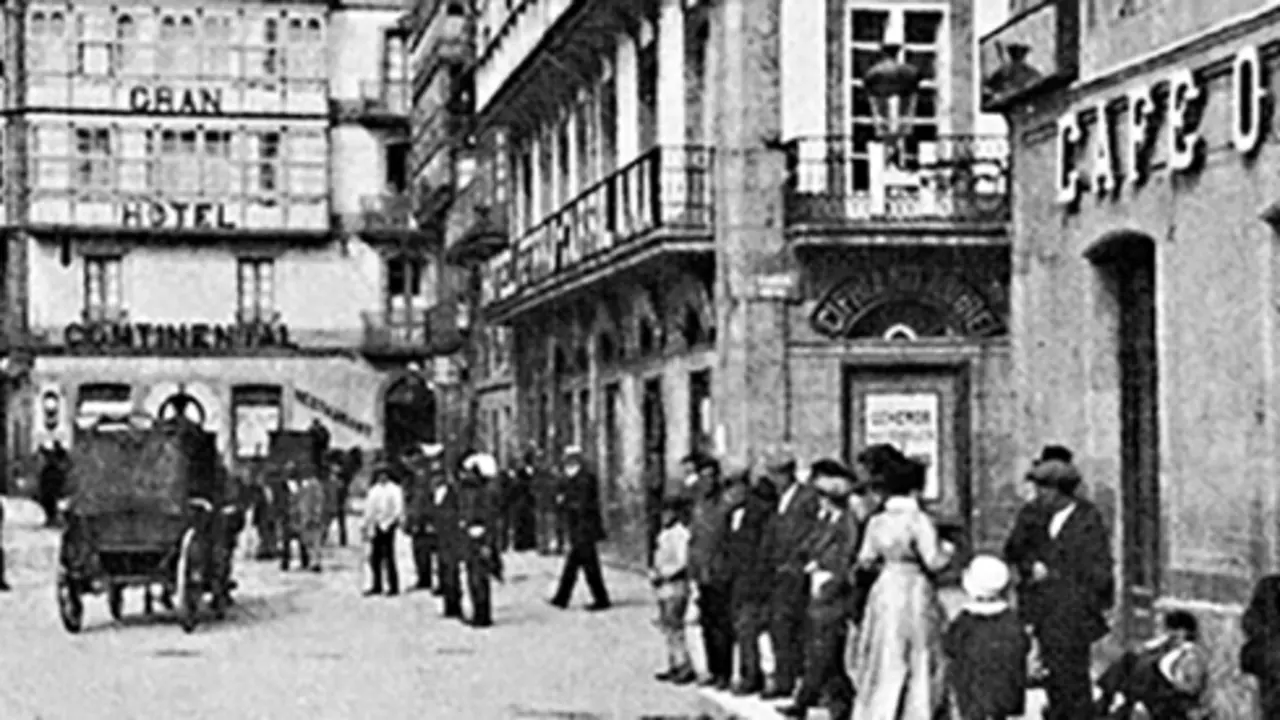A Coru&ntilde;a, ca. 1895. R&uacute;a Nueva y entrada a la Calle Real