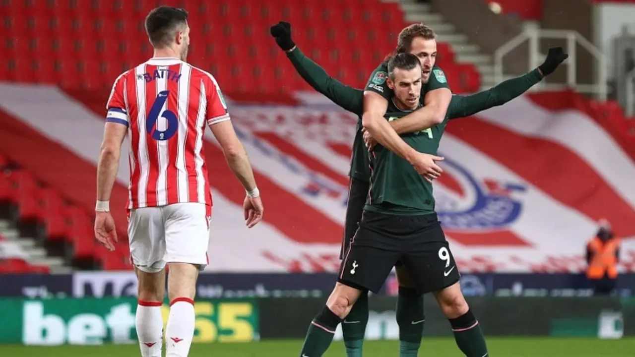 Gareth Bale celebra el gol con Harry Kane. / Twitter