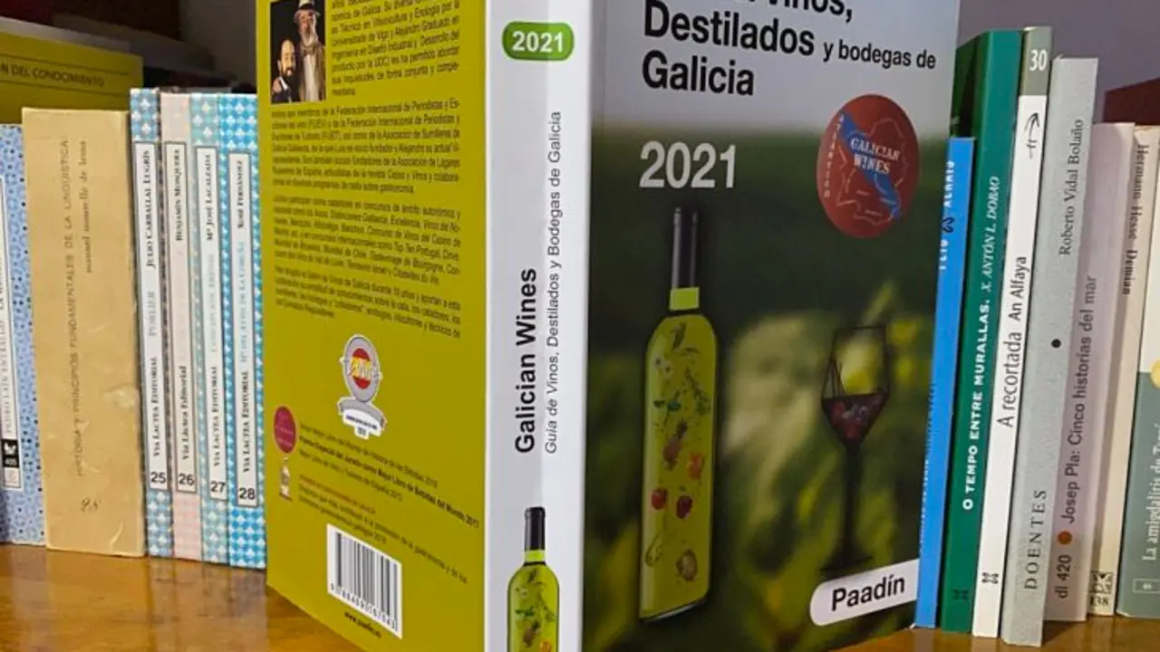 Portada de la Gu&iacute;a de Vinos, Destilados y bodegas de Galicia 2021. / Mundiario