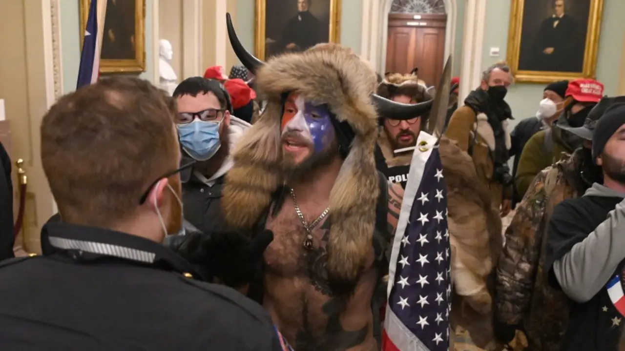 Asaltantes del Capitolio de EE UU. / RR SS
