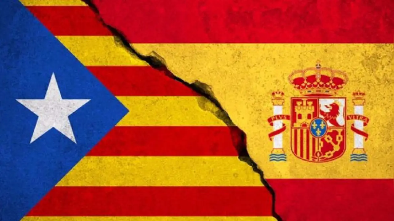 Banderas de Catalu&ntilde;a &ndash;estelada&ndash; y de Espa&ntilde;a. / RR SS