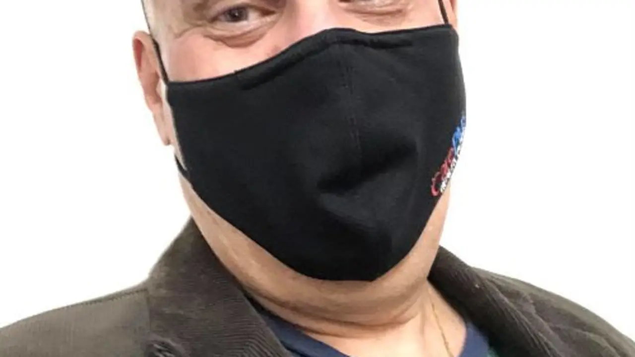 Un sonriente Obdulio a la espera de Mayeya