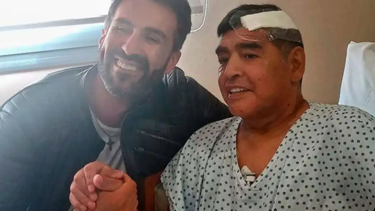 Luque tras la operaci&oacute;n de Maradona. RR.SS.