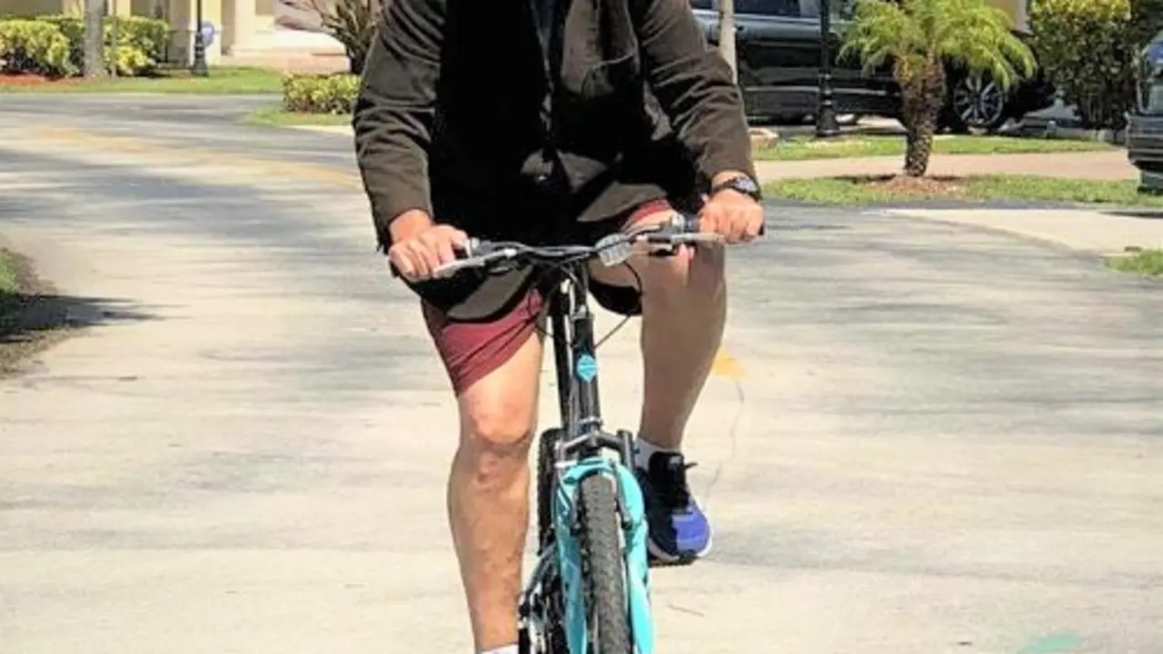 Obdulio haciendo sus primeras pr&aacute;cticas de motociclismo