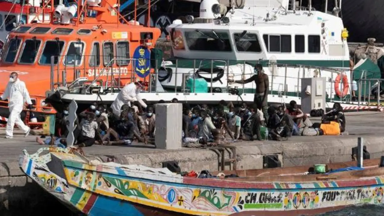 Inmigrantes africanos llegados a Canarias en patera. / Mundiario