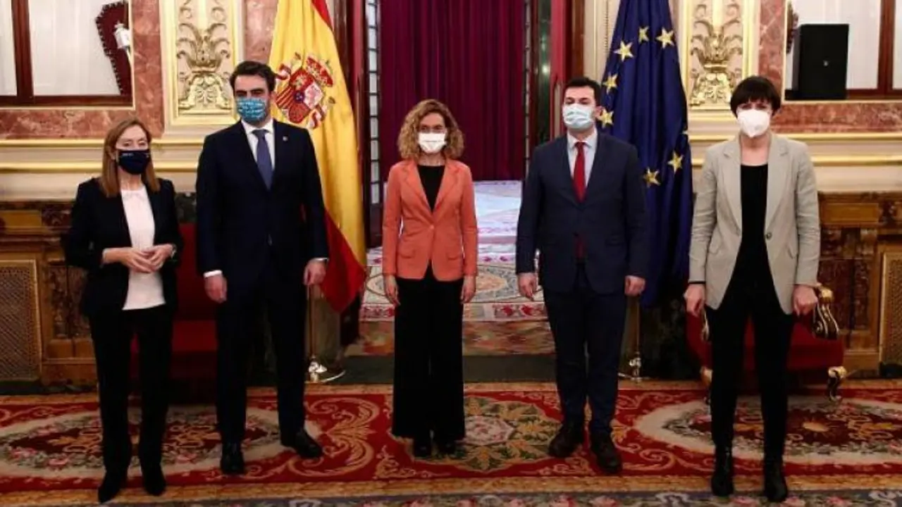 La vicesecretaria de Pol&iacute;tica Social del PP, Ana Pastor; el diputado popular y vicepresidente primero del Parlamento gallego, Diego Calvo; la presidenta del Congreso, Meritxell Batet; el l&iacute;der del PSdeG-PSOE, Gonzalo Caballero, y la portavoz nacional del BNG, Ana Pont&oacute;n.