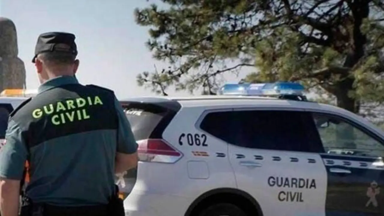 Un agente de la Guardia Civil durante un procedimiento. / Mundiario