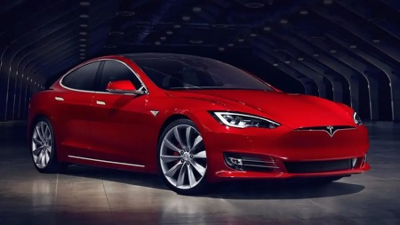 Un autom&oacute;vil el&eacute;ctrico Tesla. / MSN.com