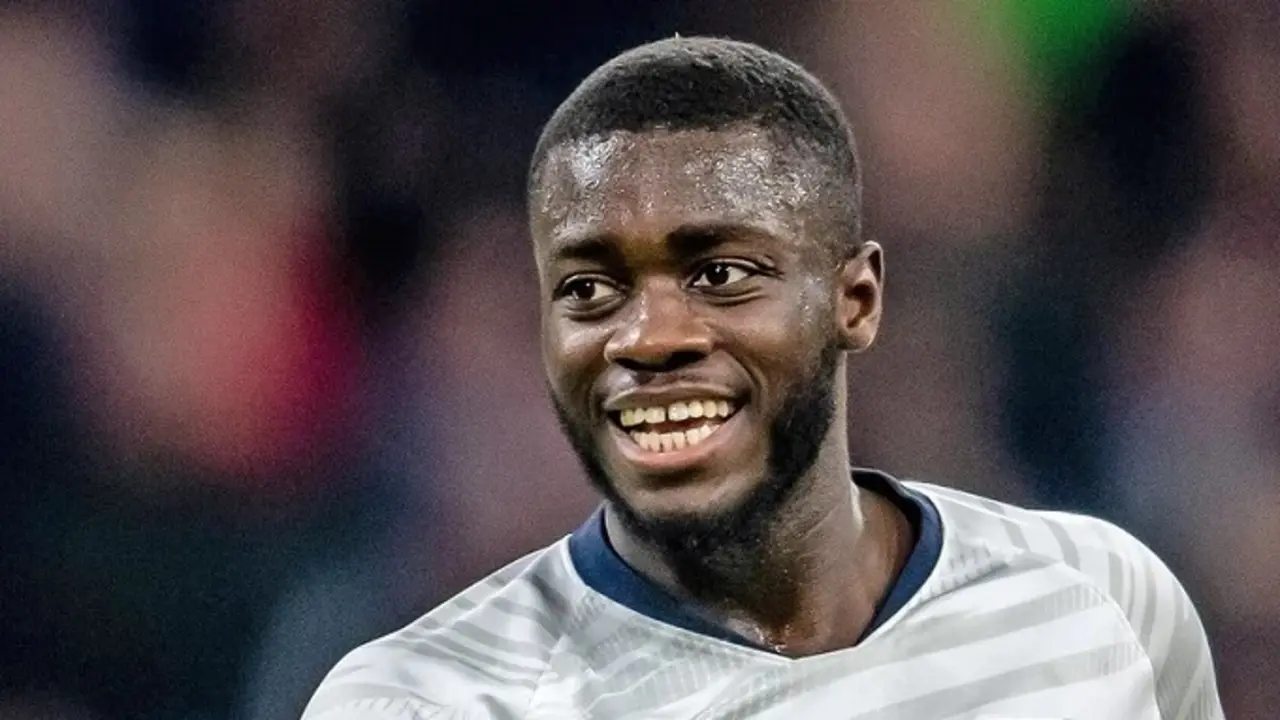 Dayot Upamacano, defensa central con la camiseta del Leipzig. bundesliga.com