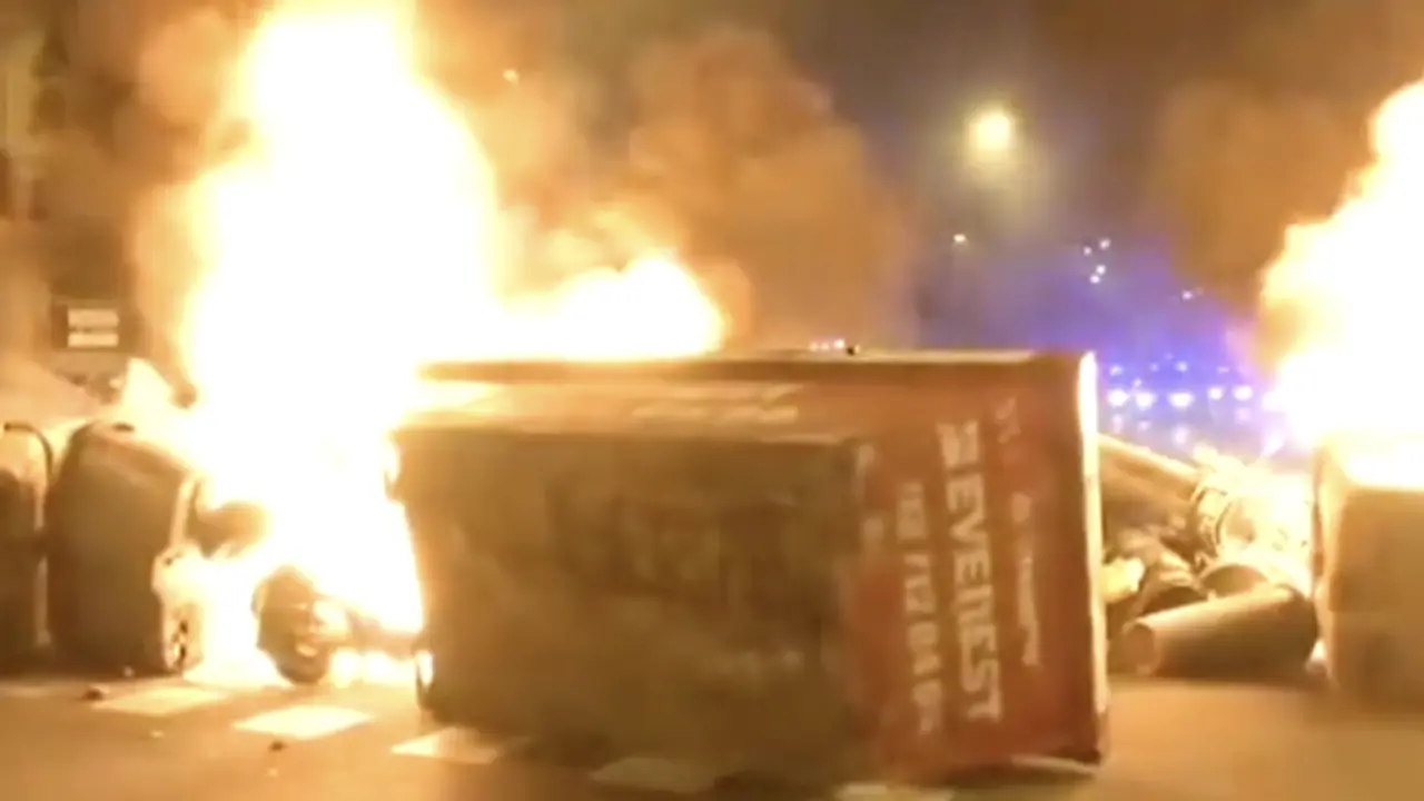 Barricadas en llamas en Barcelona. / Mundiario