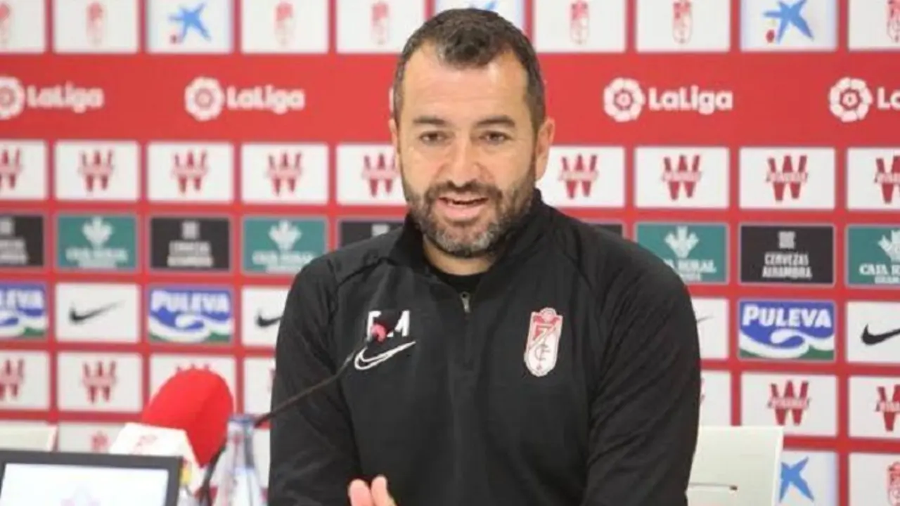 Diego Mart&iacute;nez, entrenador del Granada CF. / RR.SS.