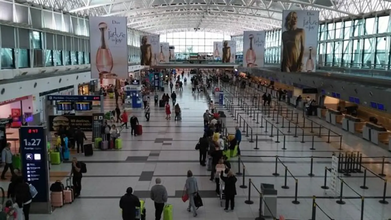 Aeropuerto Argentino Ministro Pistarini, "Ezeiza"/ RRSS
