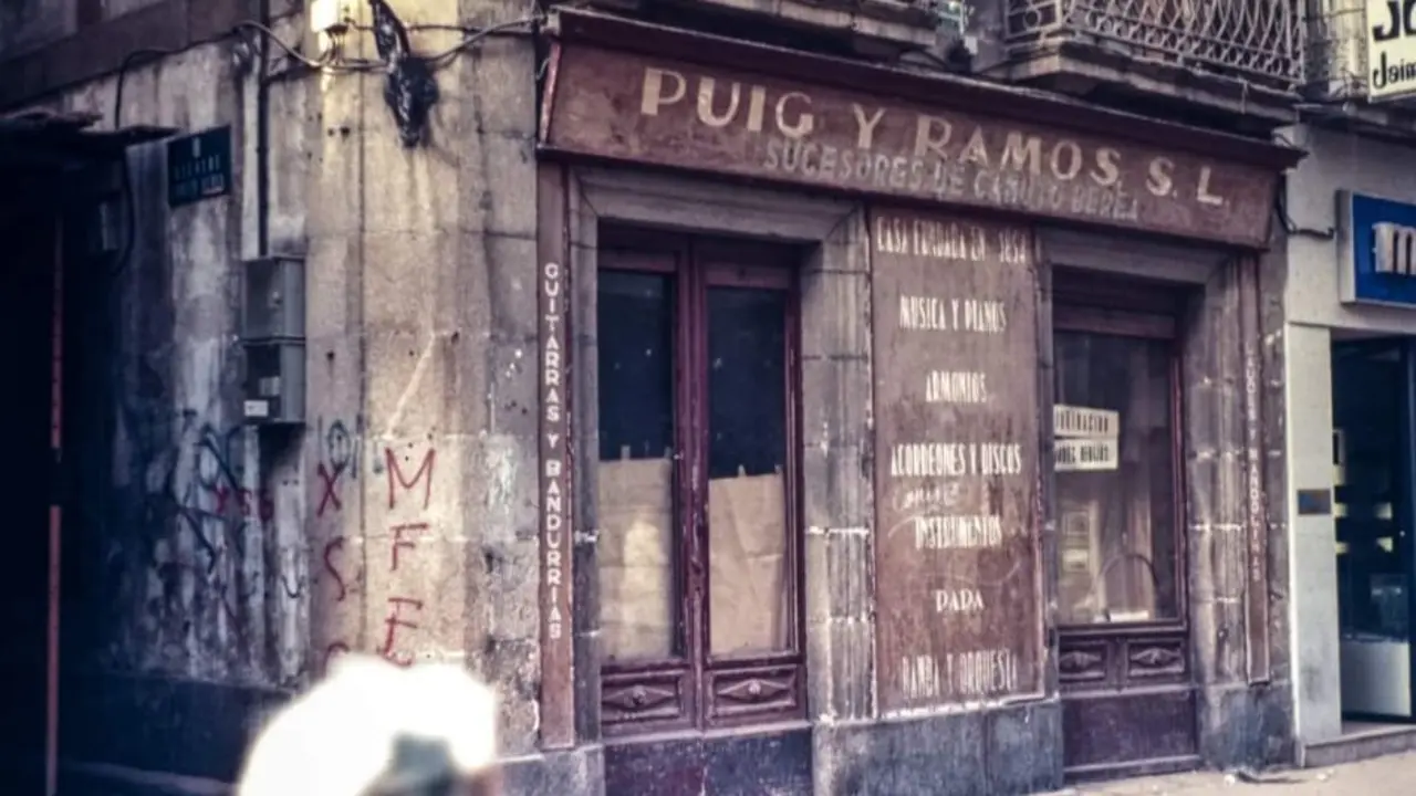 El antiguo almac&eacute;n de Berea en la coru&ntilde;esa calle Real a finales de los a&ntilde;os 80. / Mundiario