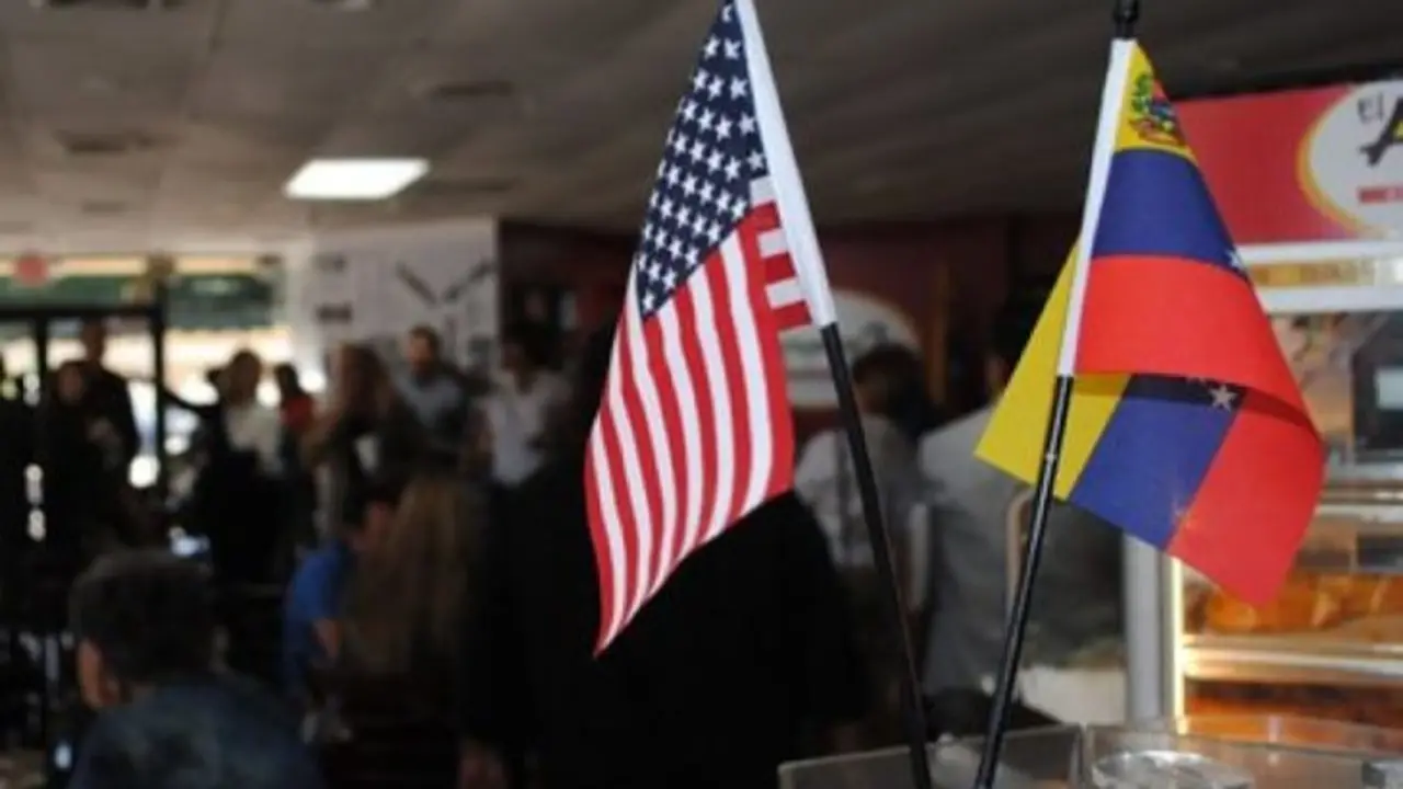 Bandera venezolana y de Estados Unidos/ RRSS