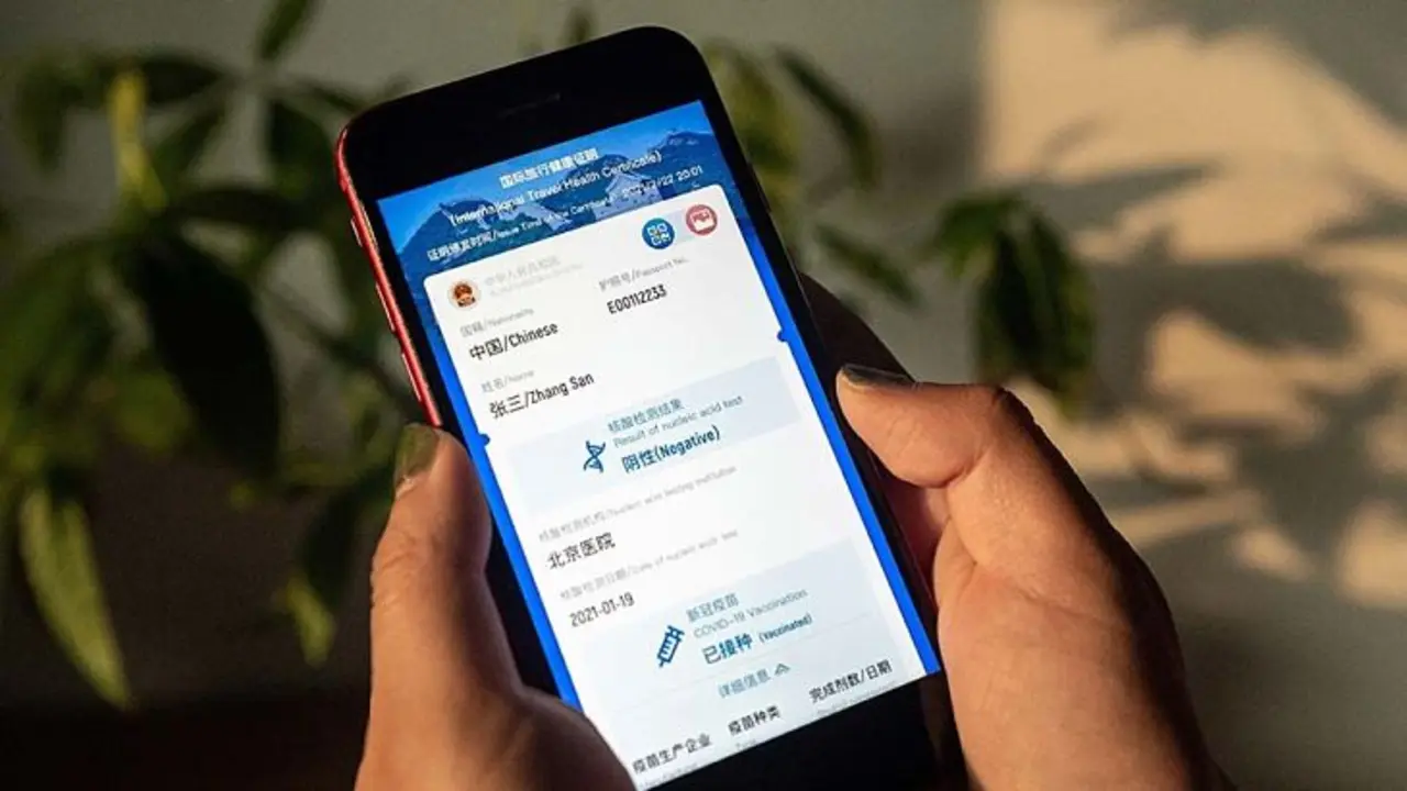 Aplicaci&oacute;n china para evaluar estado de salud a los viajeros/ RRSS