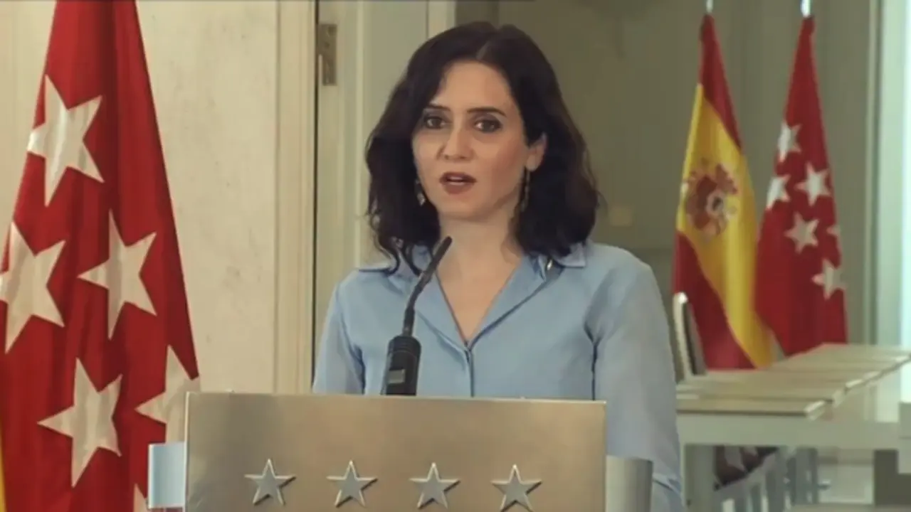 Isabel D&iacute;az Ayuso, presidenta de la Comunidad de Madrid, en rueda de prensa tras convocar elecciones. / Twitter.