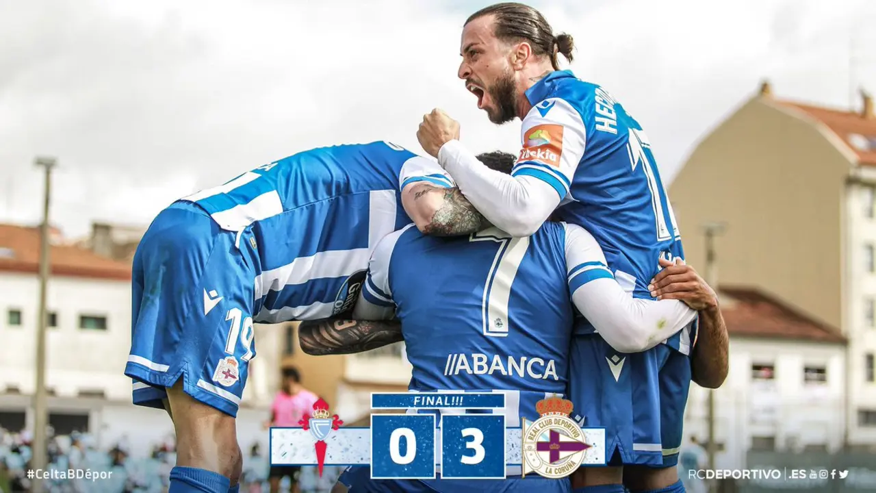 Jugadores del Deportivo celebran su victoria (0-3) en el campo del Celta B, en Vigo. / RCD